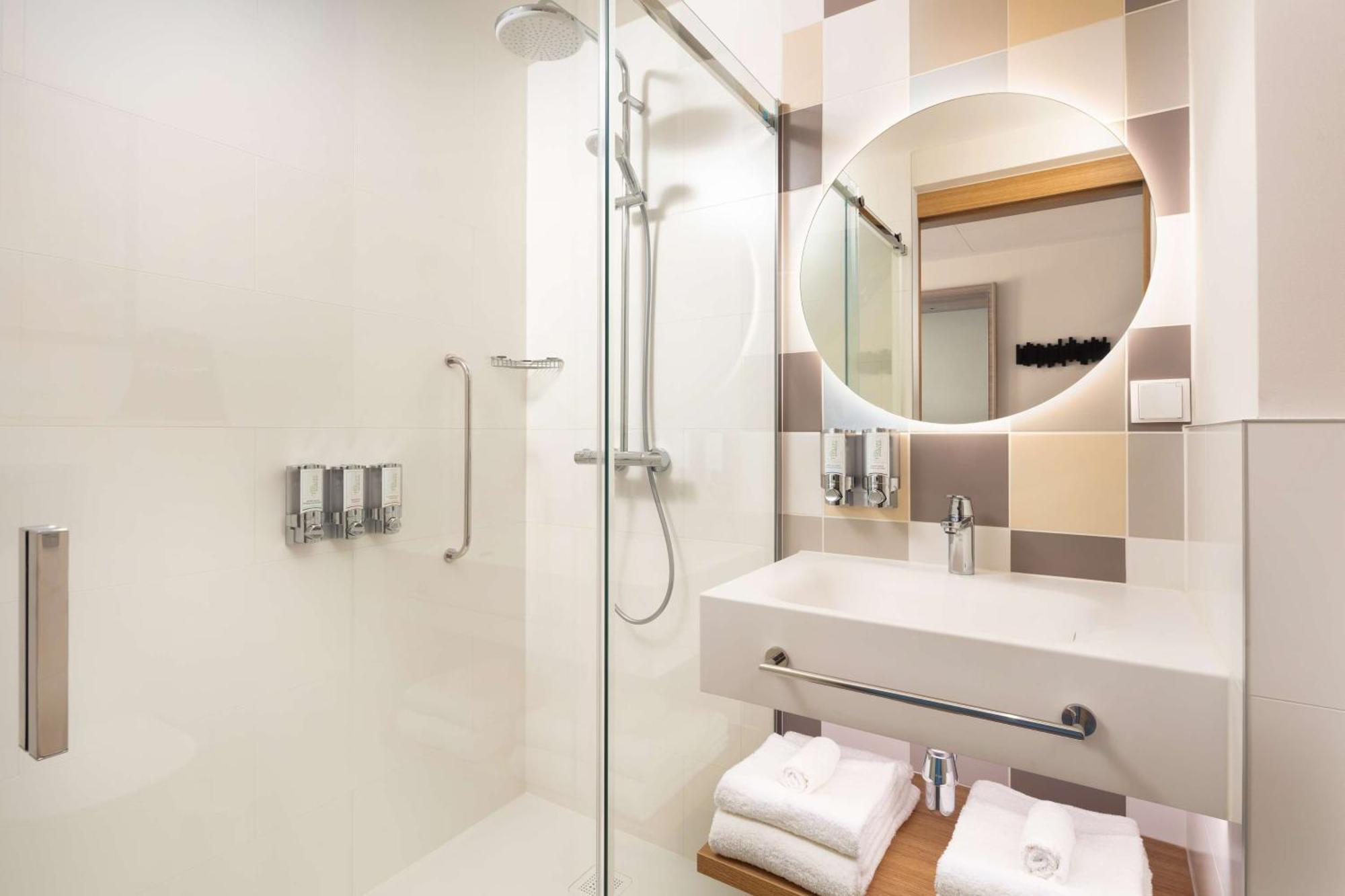 Hampton By Hilton Lodz City Center ภายนอก รูปภาพ
