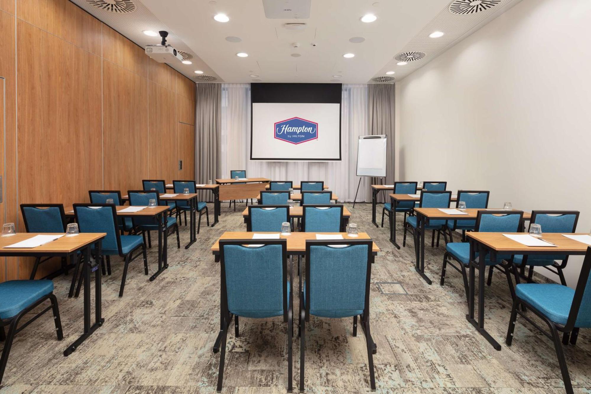 Hampton By Hilton Lodz City Center ภายนอก รูปภาพ