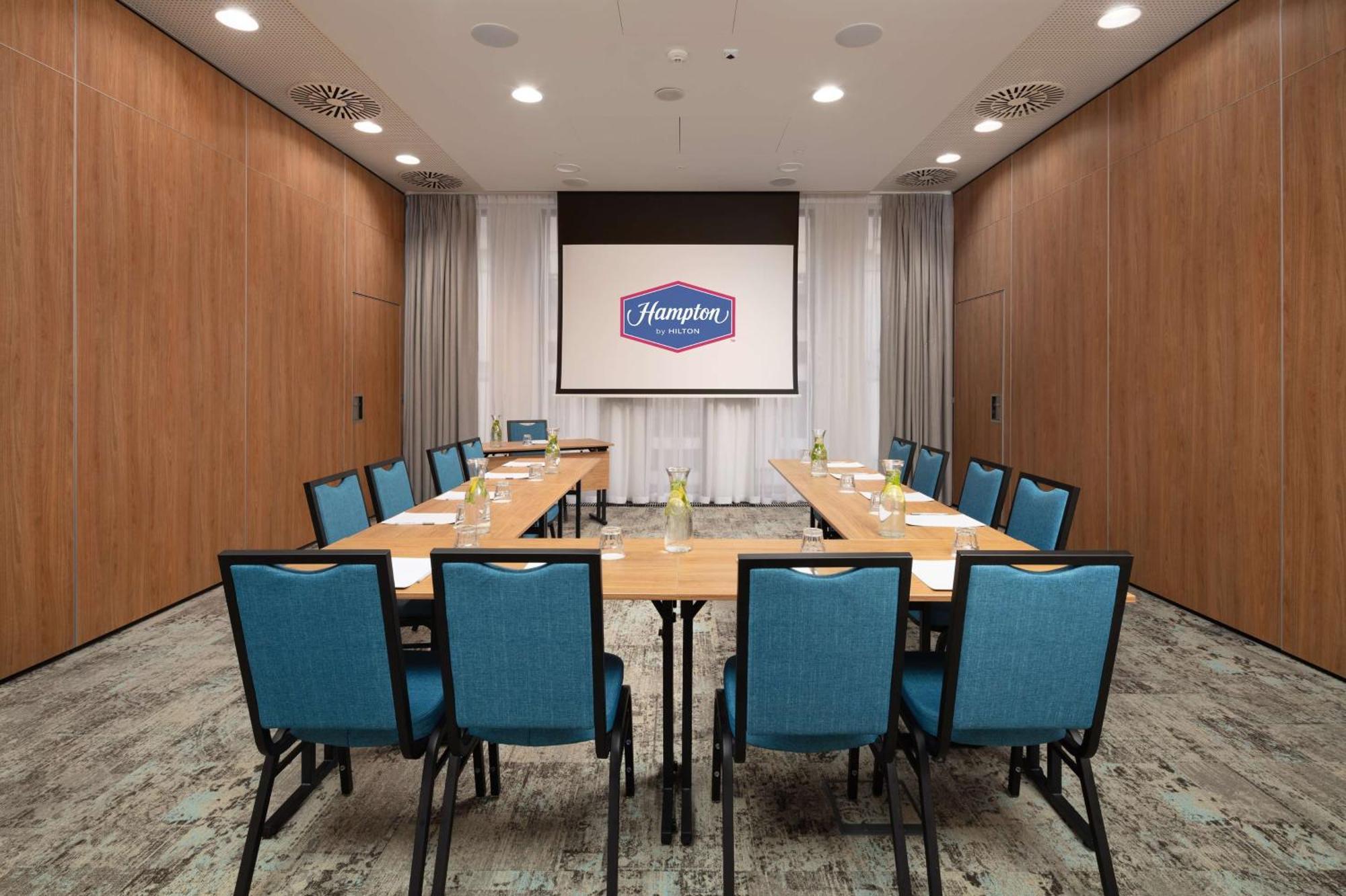 Hampton By Hilton Lodz City Center ภายนอก รูปภาพ